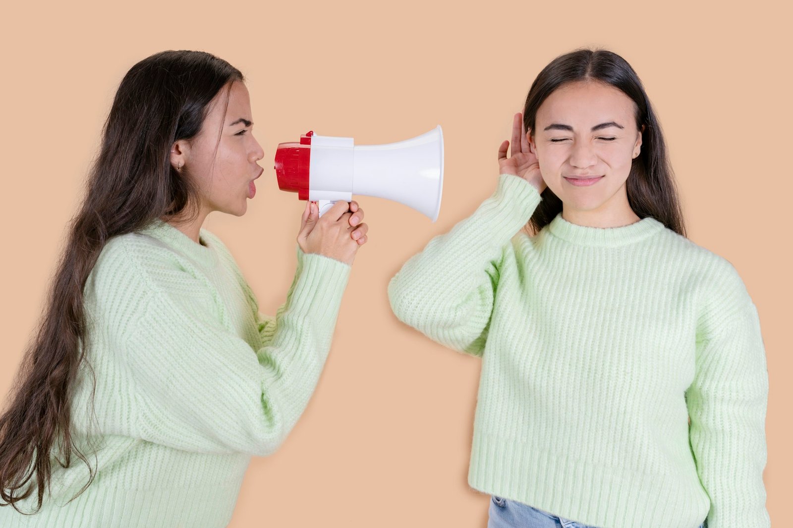 twin loudspeaker noise, deafness concept